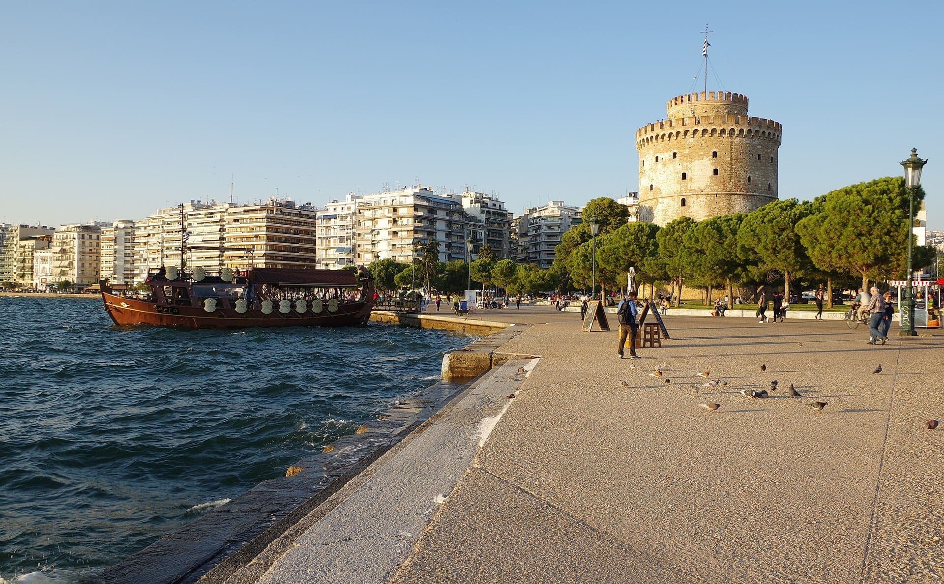 The White Tower on the Thessaloniki waterfront